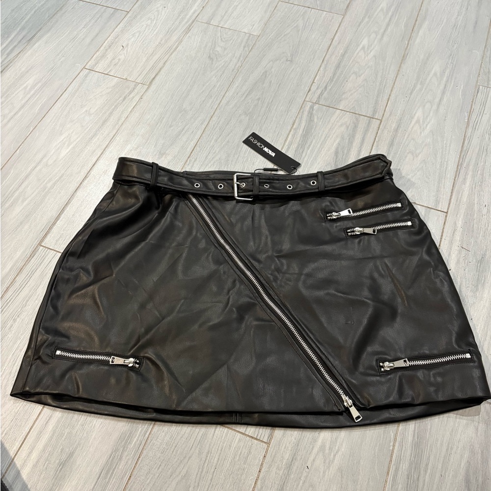 Fashion Nova Black Faux Leather Mini Skirt with Zipper Accents